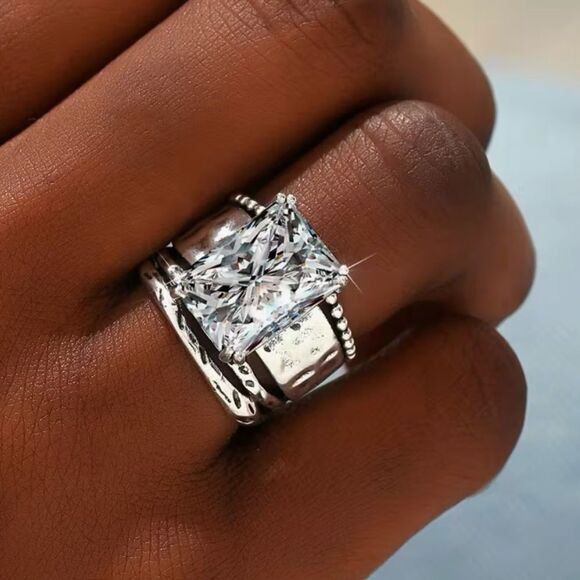 🩶 New Elegant Handcrafted Silver Artisan Ring with CZ Gemstone 🩶 - Picture 5 of 5